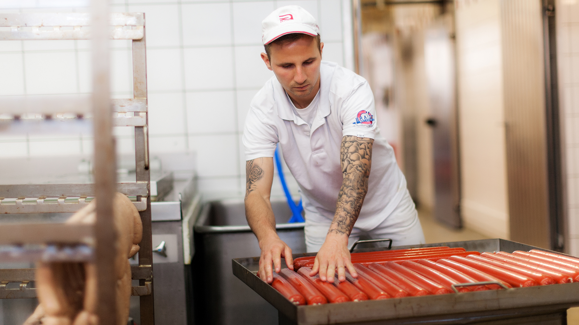 Leberkäse, Knackern, Weißwürsten, Presssack, Lebendvieheinkauf, Sorte, Zart, saftig, gereift, unterschiedlich, Parameter, beispielsweise, Aufzucht, Fütterung, Transport, beeinflusst, langjährige, Partnerschaft, artgerechte, optimale, garantieren, Nähe, Partnern, möglichst, kurze, Transportwege, Schlachthöfen, Vilshofen, Passau, verantwortungsvoll, respektvoll, Umgang, spiegelt, hohen, wider, schmeckt, Auszeichnungen, Deutschen Fleischer-Verband, Internationaler Qualitätswettbewerb, höchste handwerkliche Meisterqualität, mehrfach, zahlreiche, DFV-Medaille, Gold, Silber, verliehen, Heißtheke, erwartet, Auswahl, warmen, Mittagsmenü, trendig, Snacks, großen, kleinen, Hunger, zwischendurch, Immer, heiss, Heisstheken, warmen Leberkäse, Fleischpflanzerl, Schnitzel, Wammerl, Brotzeit, Mittagspause. Empfehlung, abwechslungsreich, Wochenngebot, Angebote, Wochenanfang, Wochenende, Mittagsgericht, Gerichte, Speiseplan, Vilshofen Aidenbacherstraße, erhältlich, Landwirt Josef Zitzlsperger, Artgerecht, Tierhaltung, konventionell, Mast, Herzen