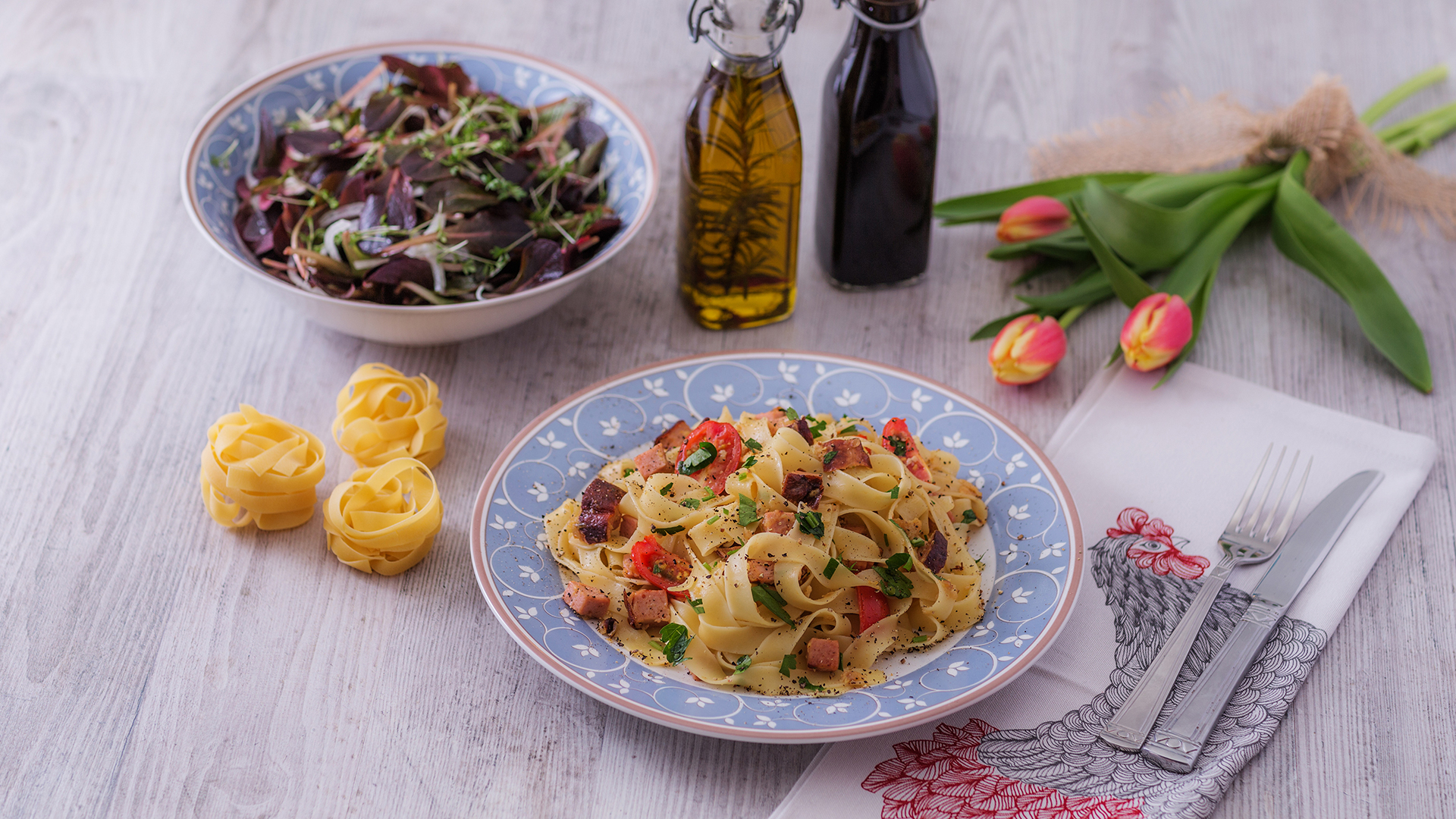 Druckzylinder, Druckverfahren, vorbereiten, Kunde, Endprodukt, Druckfilm, Film, PostScript-Datei, PDF-Datei, Projekt, Bücher, Zeitschrift, Katalog, Broschüre, Illustration, Werbeagentur, Verlag, Druckerei, fachlich, korrekt, PDF-Dokument, Druckvorstufen-Abteilung, Druckformenherstellung, Druckplatte, Tiefdruckzylinder, Druckauftrag, Druckdaten, Software, Database Publishing, Beruf, Auftragsvergabe, gedruckt, Auftragsvolumen, Flexodruck, Auftragserteilung, Information, Auflagenhöhe, Papier, Karton, Kunststoff, Anzahl, Art, Druckfarbe, Weiterverarbeitung, Versandliste, Anordnen, einzeln, Seite, Druckdatei, Druckbogen, Vorderseite, Schöndruck, Rückseite, Widerdruck, Berechnung, Seitenaufbau, Platzierung, richtig, Reihenfolge, Falzen, Schneiden, speziell, Ausschieß-Software, ApogeeX, AGFA, Prinect Signa Station, HEIDELBERG, Preps, Kodak, GRAPHIAware Nicola, GRAPHIA, Imposition Publisher, Farrukh Systems, Element, Plattenstand, platziert, Minispots, Messelement, Raster, Volltonfeld, Farbkontrolle, Prozesskontrolle, Farbkontrollstreifen