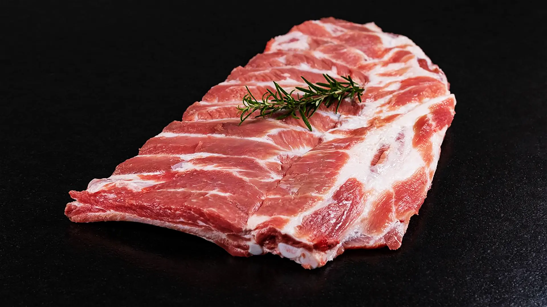 Klassische Spareribs Schälrippchen aus Niederbayern - Saftig und herzhaft marmoriert