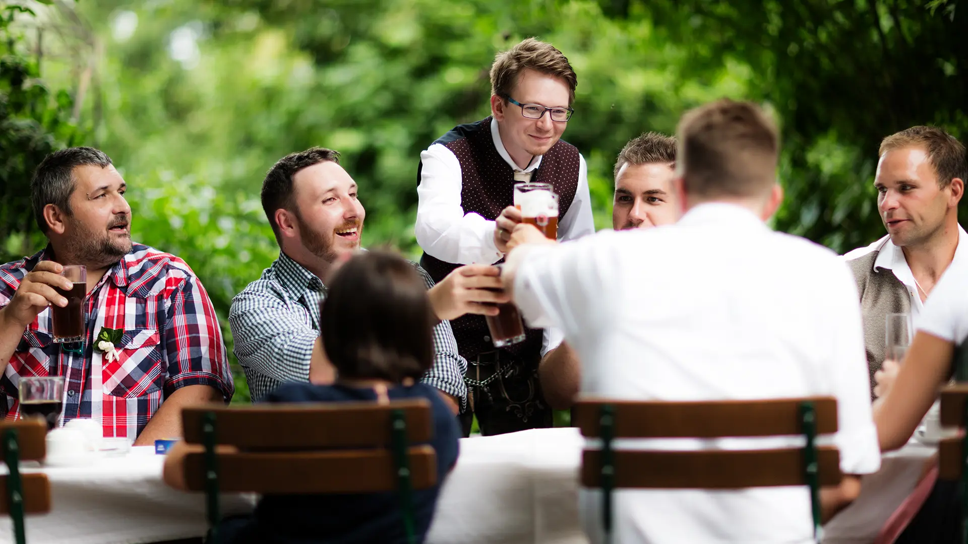 Vilshofen Gastronomie: Traditionelles bayerisches Wirtshaus, Bratenkunst, Biergarten und radlerfreundliche Pension am Stadtplatz