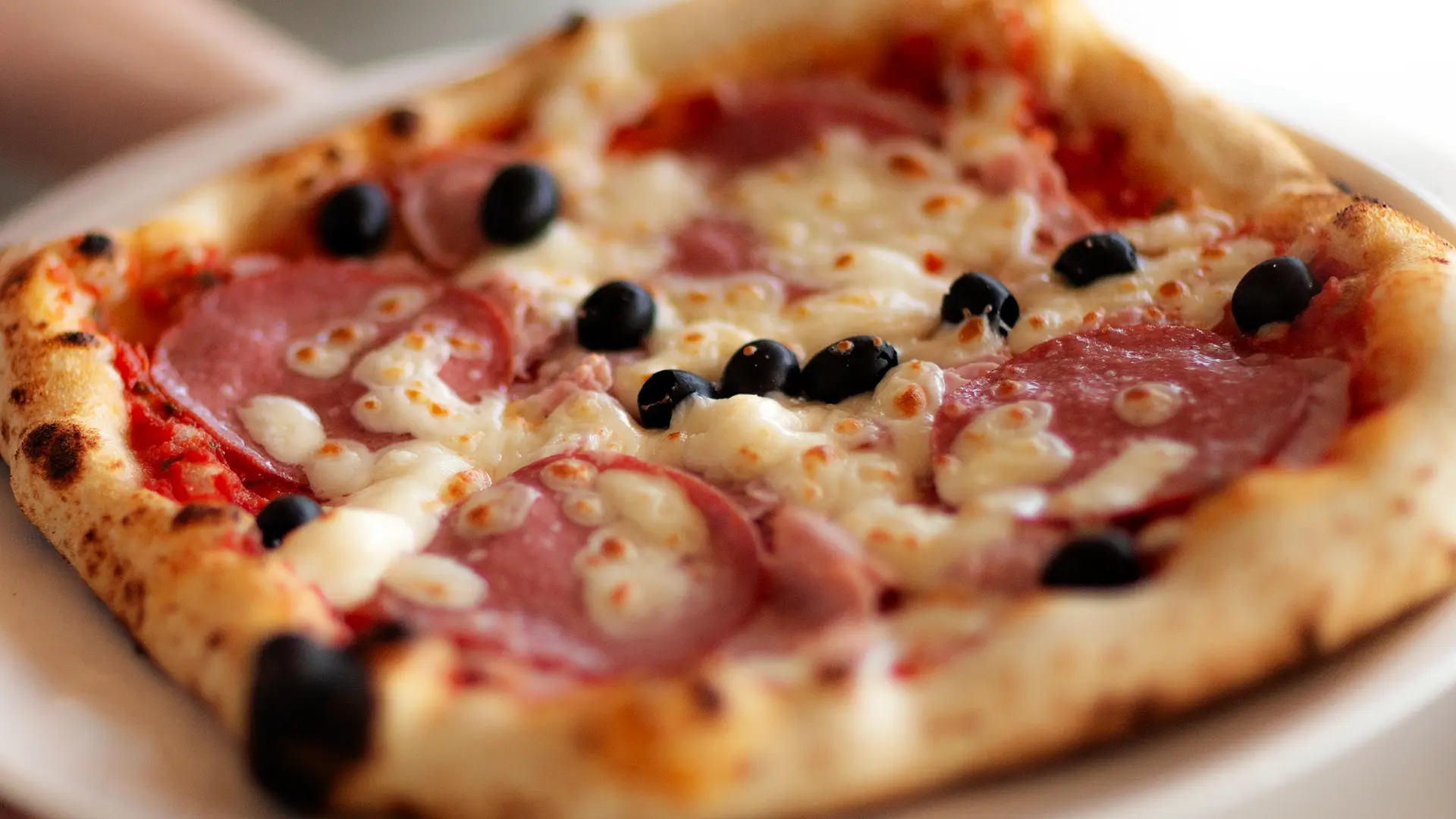 Traditionelle neapolitanische Pizzakunst und 48 Stunden Teigruhe bei Vilshofen Pizza an der Donau